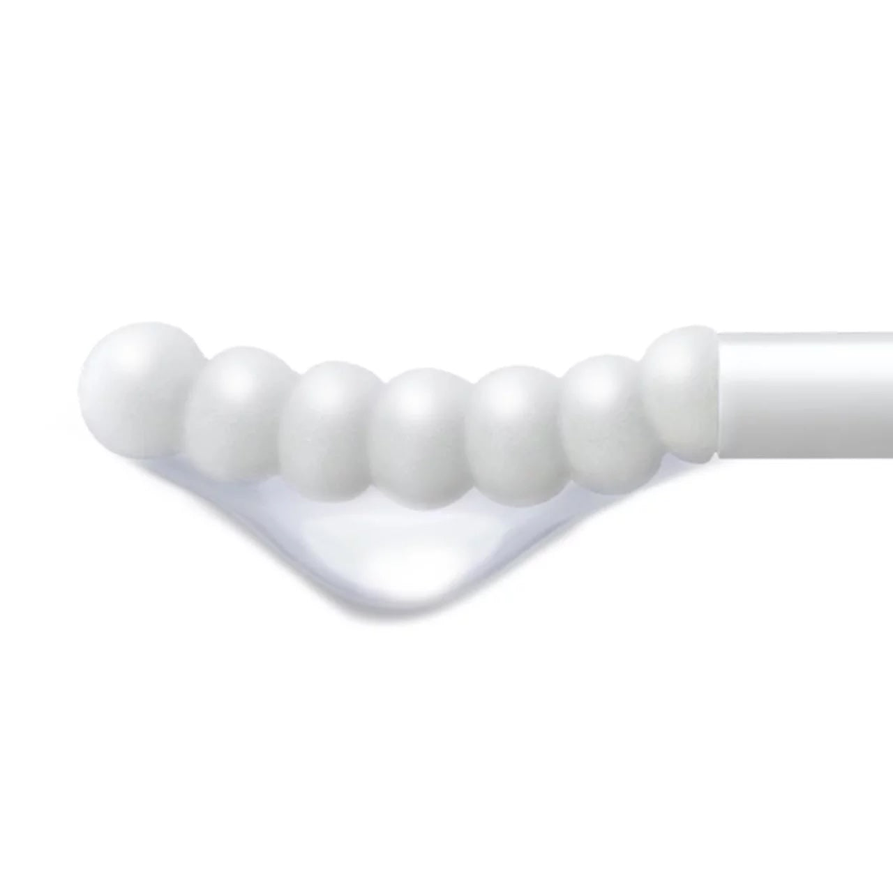 Serum De Pestañas KissMe Heroine Make Eyelash EX applicator close-up showcasing its unique design for enhanced application.